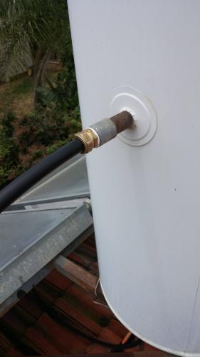 חיבור צינור לדוד